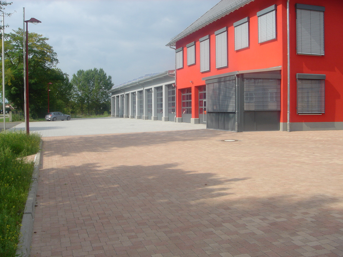 Stadt Breisach Außenanlage Feuerwehrgerätehaus